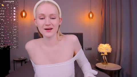 Snapshot of blondiemermaid chatting on February 3, 3:06 pm Mia online show from February 3, 3:06 pm