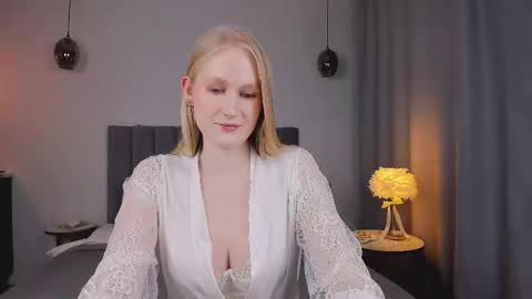 Snapshot of blondiemermaid chatting on February 22, 3:03 pm Mia online show from February 22, 3:03 pm