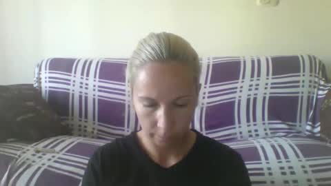 Snapshot of blondiepam23 chatting on January 17, 7:57 am BlondiePam online show from January 17, 7:57 am
