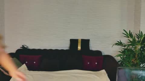 Kiki online show from April 18, 8:09 pm