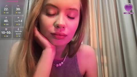 Snapshot of blondy_banny chatting on February 27, 1:16 am Blondy bunny online show from February 27, 1:16 am