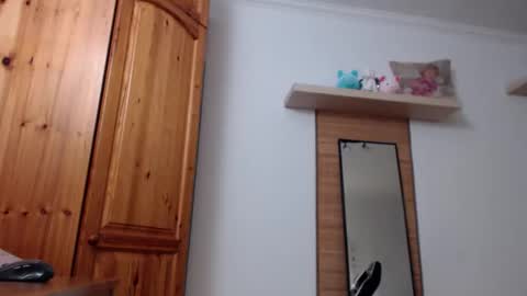 blondyelena online show from December 19, 5:47 am