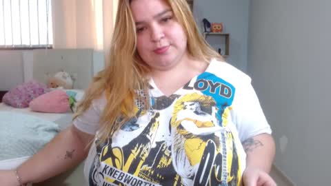 Snapshot of blondyliciousx chatting on December 15, 9:53 pm katartistic name online show from December 15, 9:53 pm