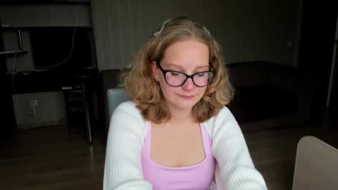 Snapshot of bloomi_lum chatting on October 9, 8:01 am Lumi online show from October 9, 8:01 am