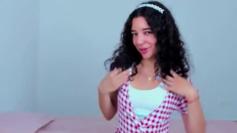 Snapshot of blooming_bella chatting on February 16, 7:59 am Bella online show from February 16, 7:59 am