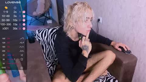 Snapshot of blooming_soul chatting on October 1, 8:42 am blooming_soul online show from October 1, 8:42 am