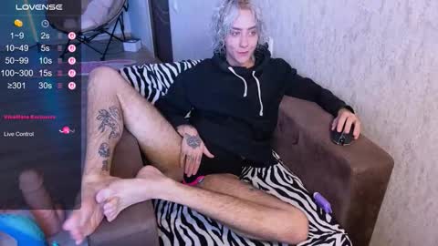 Snapshot of blooming_soul chatting on October 11, 8:35 am blooming_soul online show from October 11, 8:35 am