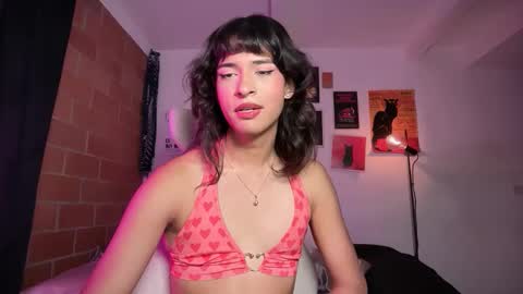 Bella Bloom ts online show from March 26, 1:11 am