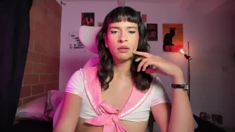 Bella Bloom ts online show from May 21, 2:07 am