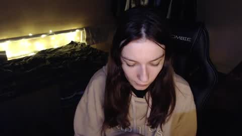 Snapshot of blue__velvet_ chatting on June 16, 7:16 pm blue__velvet_ online show from June 16, 7:16 pm