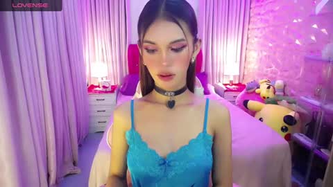 Snapshot of blue_aiveexx chatting on December 11, 9:52 am aivee online show from December 11, 9:52 am
