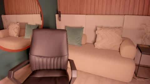 blue_anngel online show from May 16, 11:57 pm