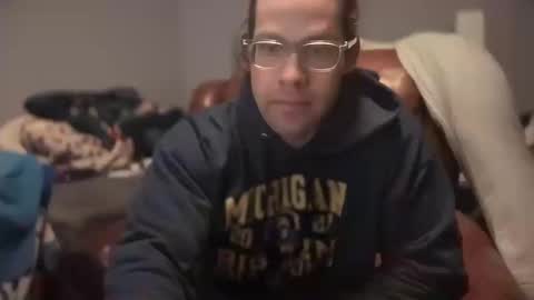 Snapshot of blue_eyed_boy2 chatting on October 19, 6:19 pm blue_eyed_boy2 online show from October 19, 6:19 pm