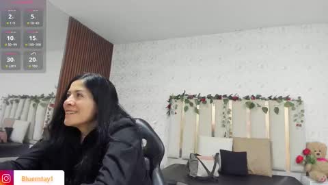 Snapshot of blue_tay1 chatting on February 15, 12:03 pm blue_tay1 online show from February 15, 12:03 pm