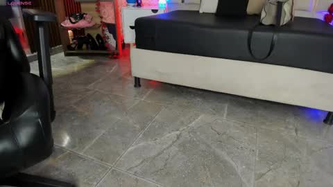 Snapshot of blue_tay1 chatting on February 18, 12:12 pm blue_tay1 online show from February 18, 12:12 pm