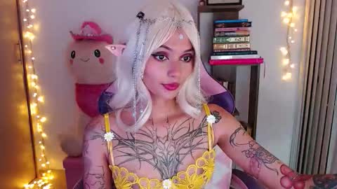Im Abril .. Nice to meet you  thumb up me please its important  INDEPENDENT MODEL online show from May 7, 2:06 am