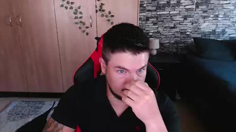 blueeyeboy0 online show from November 19, 7:08 am