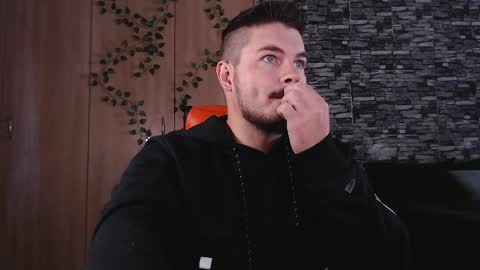 blueeyeboy0 online show from April 29, 9:46 am
