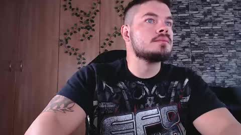 blueeyeboy0 online show from May 21, 7:37 am