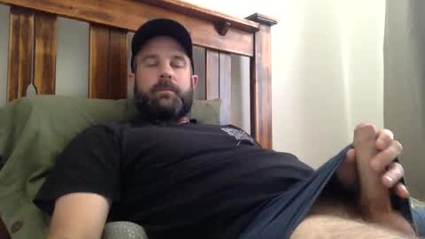 Snapshot of blueeyes705 chatting on December 6, 5:31 am blueeyes705 online show from December 6, 5:31 am