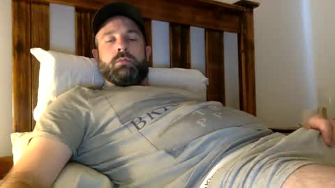 Snapshot of blueeyes705 chatting on January 1, 10:11 am blueeyes705 online show from January 1, 10:11 am