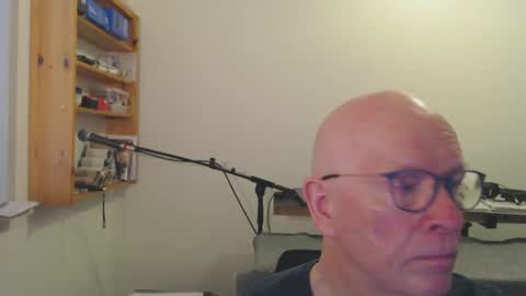 Snapshot of blueeyesn8 chatting on December 2, 9:35 am blueeyesn8 online show from December 2, 9:35 am