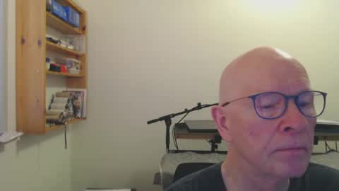Snapshot of blueeyesn8 chatting on December 4, 9:40 am blueeyesn8 online show from December 4, 9:40 am