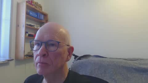Snapshot of blueeyesn8 chatting on December 20, 9:21 am blueeyesn8 online show from December 20, 9:21 am