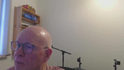 Snapshot of blueeyesn8 chatting on December 28, 9:52 am blueeyesn8 online show from December 28, 9:52 am