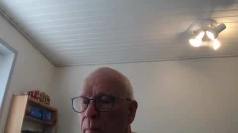 Snapshot of blueeyesn8 chatting on February 6, 10:26 am blueeyesn8 online show from February 6, 10:26 am