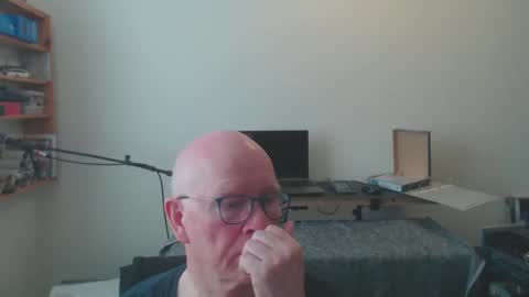 Snapshot of blueeyesn8 chatting on February 17, 9:13 am blueeyesn8 online show from February 17, 9:13 am