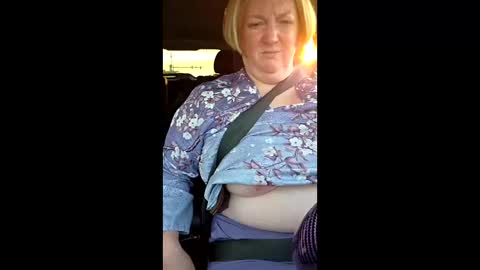 Snapshot of blueeyezdiamond chatting on February 17, 10:49 pm BlueEyezDiamond online show from February 17, 10:49 pm