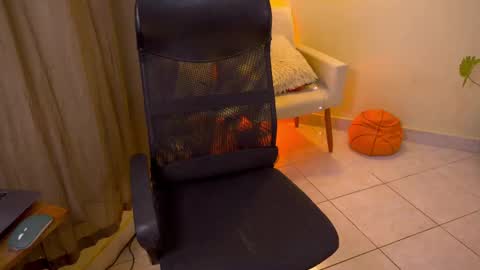 Snapshot of bluemysticlady chatting on November 15, 9:17 am FLORAA online show from November 15, 9:17 am