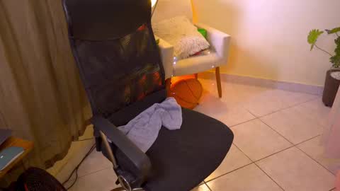 Snapshot of bluemysticlady chatting on November 18, 10:31 am FLORAA online show from November 18, 10:31 am