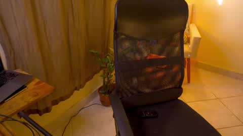 Snapshot of bluemysticlady chatting on December 21, 8:43 am FLORAA online show from December 21, 8:43 am