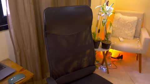 Snapshot of bluemysticlady chatting on January 19, 1:48 pm FLORAA online show from January 19, 1:48 pm