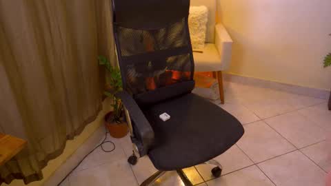 Snapshot of bluemysticlady chatting on February 5, 4:44 pm FLORAA online show from February 5, 4:44 pm