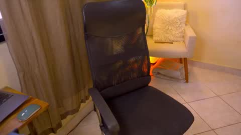 Snapshot of bluemysticlady chatting on February 13, 1:51 pm FLORAA online show from February 13, 1:51 pm