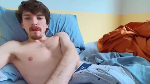 Snapshot of bluezed4 chatting on February 4, 7:20 pm blue online show from February 4, 7:20 pm