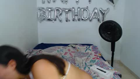Snapshot of blumbum chatting on December 18, 12:10 am Hey guysI am BrendaWelcome my room online show from December 18, 12:10 am