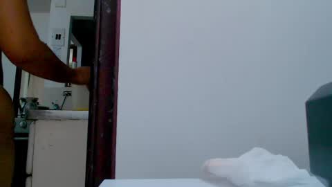 Snapshot of blumbum chatting on January 31, 1:43 am Hey guysI am BrendaWelcome my room online show from January 31, 1:43 am