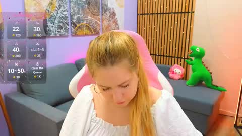 Snapshot of blush_ellie chatting on February 12, 3:49 pm Ellie3 online show from February 12, 3:49 pm
