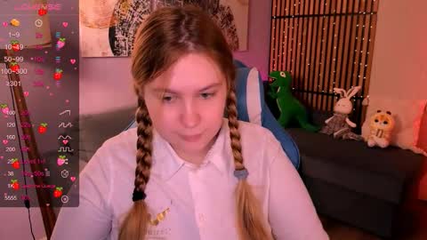 Snapshot of blush_ellie chatting on September 19, 8:31 pm Ellie3 online show from September 19, 8:31 pm