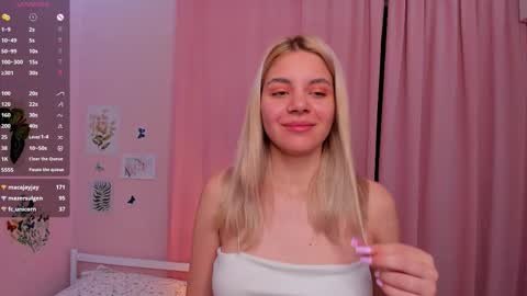 Chloe online show from September 12, 3:23 pm