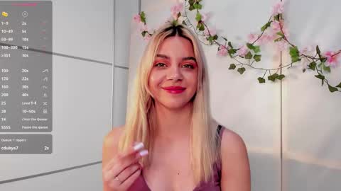 Chloe online show from September 18, 4:42 pm