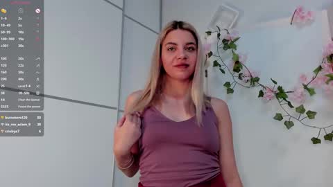 Chloe online show from September 19, 3:56 pm