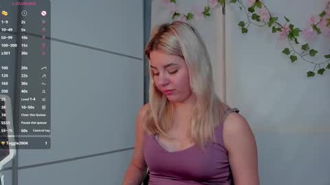 Chloe online show from September 24, 7:50 pm