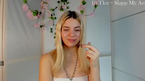 Chloe online show from October 10, 7:07 am