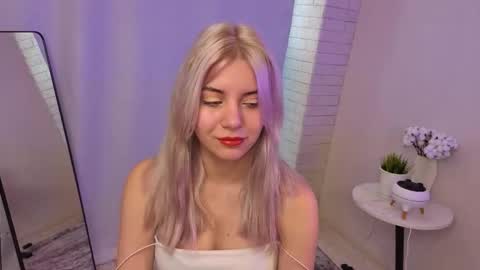 Chloe online show from October 28, 6:28 am