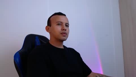 Snapshot of bnow283 chatting on February 17, 7:20 pm Damian Your favorite boy Bottom online show from February 17, 7:20 pm